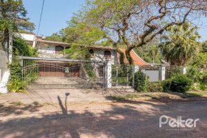 Casa à venda com 460m², 3 dormitórios, 1 suíte, 4 vagas, no bairro Vila Conceição em Porto Alegre