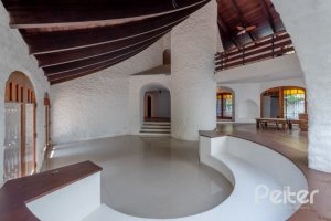 Casa à venda com 460m², 3 dormitórios, 1 suíte, 4 vagas, no bairro Vila Conceição em Porto Alegre