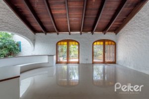 Casa à venda com 460m², 3 dormitórios, 1 suíte, 4 vagas, no bairro Vila Conceição em Porto Alegre