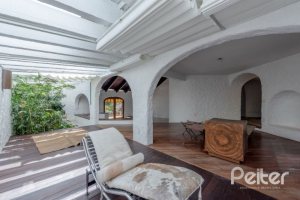 Casa à venda com 460m², 3 dormitórios, 1 suíte, 4 vagas, no bairro Vila Conceição em Porto Alegre