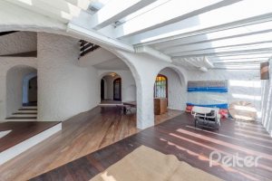 Casa à venda com 460m², 3 dormitórios, 1 suíte, 4 vagas, no bairro Vila Conceição em Porto Alegre