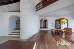 Casa à venda com 460m², 3 dormitórios, 1 suíte, 4 vagas, no bairro Vila Conceição em Porto Alegre