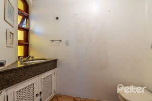 Casa à venda com 460m², 3 dormitórios, 1 suíte, 4 vagas, no bairro Vila Conceição em Porto Alegre