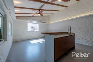 Casa à venda com 460m², 3 dormitórios, 1 suíte, 4 vagas, no bairro Vila Conceição em Porto Alegre