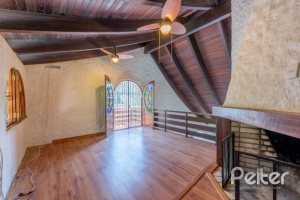 Casa à venda com 460m², 3 dormitórios, 1 suíte, 4 vagas, no bairro Vila Conceição em Porto Alegre