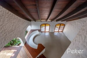 Casa à venda com 460m², 3 dormitórios, 1 suíte, 4 vagas, no bairro Vila Conceição em Porto Alegre