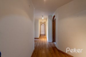 Casa à venda com 460m², 3 dormitórios, 1 suíte, 4 vagas, no bairro Vila Conceição em Porto Alegre