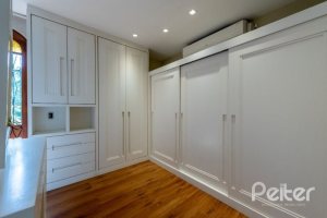 Casa à venda com 460m², 3 dormitórios, 1 suíte, 4 vagas, no bairro Vila Conceição em Porto Alegre