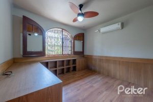 Casa à venda com 460m², 3 dormitórios, 1 suíte, 4 vagas, no bairro Vila Conceição em Porto Alegre