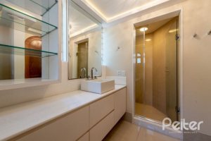 Casa à venda com 460m², 3 dormitórios, 1 suíte, 4 vagas, no bairro Vila Conceição em Porto Alegre