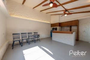 Casa à venda com 460m², 3 dormitórios, 1 suíte, 4 vagas, no bairro Vila Conceição em Porto Alegre