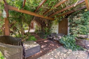 Casa à venda com 460m², 3 dormitórios, 1 suíte, 4 vagas, no bairro Vila Conceição em Porto Alegre