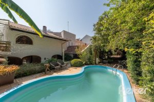 Casa à venda com 460m², 3 dormitórios, 1 suíte, 4 vagas, no bairro Vila Conceição em Porto Alegre