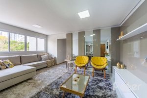 Apartamento à venda com 103m², 3 dormitórios, 1 suíte, 2 vagas, no bairro Cristal em Porto Alegre