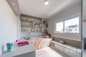 Apartamento à venda com 103m², 3 dormitórios, 1 suíte, 2 vagas, no bairro Cristal em Porto Alegre