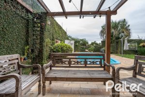 Casa à venda com 270m², 3 dormitórios, 3 suítes, 3 vagas, no bairro Cristal em Porto Alegre