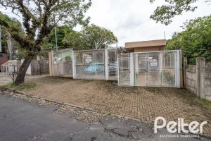 Casa à venda com 270m², 3 dormitórios, 3 suítes, 3 vagas, no bairro Cristal em Porto Alegre