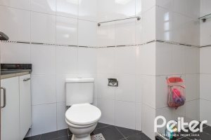 Casa à venda com 270m², 3 dormitórios, 3 suítes, 3 vagas, no bairro Cristal em Porto Alegre