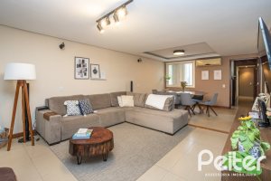 Casa à venda com 270m², 3 dormitórios, 3 suítes, 3 vagas, no bairro Cristal em Porto Alegre