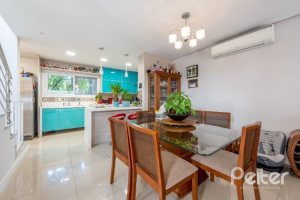 Casa em Condomínio à venda com 283m², 4 dormitórios, 1 suíte, 2 vagas, no bairro Jardim Isabel em Porto Alegre