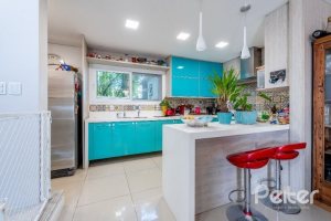 Casa em Condomínio à venda com 283m², 4 dormitórios, 1 suíte, 2 vagas, no bairro Jardim Isabel em Porto Alegre