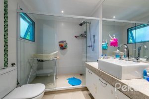 Casa em Condomínio à venda com 283m², 4 dormitórios, 1 suíte, 2 vagas, no bairro Jardim Isabel em Porto Alegre