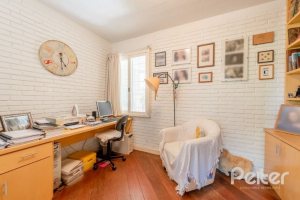 Casa à venda com 250m², 3 dormitórios, 1 suíte, 4 vagas, no bairro Jardim Isabel em Porto Alegre