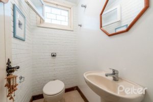 Casa à venda com 250m², 3 dormitórios, 1 suíte, 4 vagas, no bairro Jardim Isabel em Porto Alegre