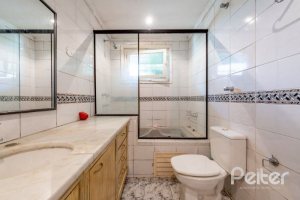 Casa à venda com 250m², 3 dormitórios, 1 suíte, 4 vagas, no bairro Jardim Isabel em Porto Alegre