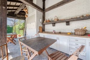 Casa à venda com 250m², 3 dormitórios, 1 suíte, 4 vagas, no bairro Jardim Isabel em Porto Alegre