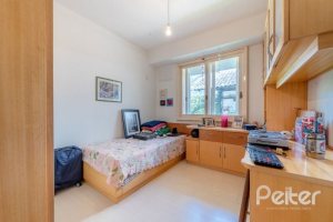 Casa à venda com 250m², 3 dormitórios, 1 suíte, 4 vagas, no bairro Jardim Isabel em Porto Alegre