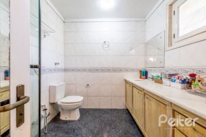 Casa à venda com 250m², 3 dormitórios, 1 suíte, 4 vagas, no bairro Jardim Isabel em Porto Alegre