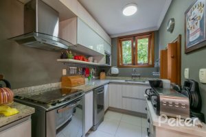 Casa em Condomínio à venda com 201m², 3 dormitórios, 1 suíte, 2 vagas, no bairro Tristeza em Porto Alegre