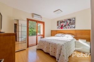 Casa em Condomínio à venda com 201m², 3 dormitórios, 1 suíte, 2 vagas, no bairro Tristeza em Porto Alegre