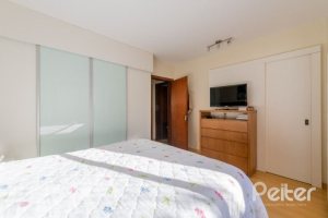 Casa em Condomínio à venda com 201m², 3 dormitórios, 1 suíte, 2 vagas, no bairro Tristeza em Porto Alegre
