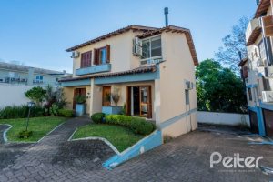 Casa em Condomínio à venda com 201m², 3 dormitórios, 1 suíte, 2 vagas, no bairro Tristeza em Porto Alegre