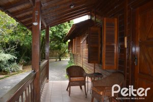 Casa à venda com 239m², 2 dormitórios, 1 suíte, 2 vagas, no bairro Ipanema em Porto Alegre