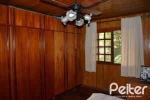 Casa à venda com 239m², 2 dormitórios, 1 suíte, 2 vagas, no bairro Ipanema em Porto Alegre