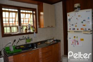 Casa à venda com 239m², 2 dormitórios, 1 suíte, 2 vagas, no bairro Ipanema em Porto Alegre