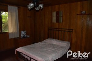 Casa à venda com 239m², 2 dormitórios, 1 suíte, 2 vagas, no bairro Ipanema em Porto Alegre