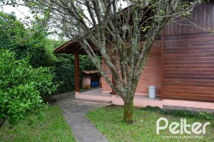 Casa à venda com 239m², 2 dormitórios, 1 suíte, 2 vagas, no bairro Ipanema em Porto Alegre