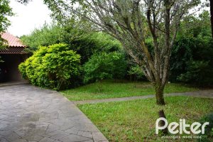 Casa à venda com 239m², 2 dormitórios, 1 suíte, 2 vagas, no bairro Ipanema em Porto Alegre