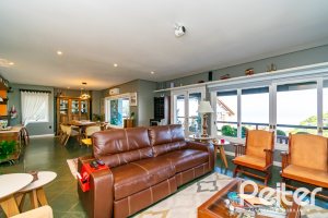 Casa à venda com 413m², 3 dormitórios, 3 suítes, 4 vagas, no bairro Sétimo Céu em Porto Alegre