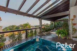 Casa à venda com 413m², 3 dormitórios, 3 suítes, 4 vagas, no bairro Sétimo Céu em Porto Alegre