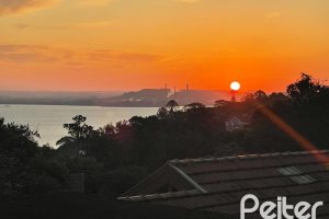 Casa à venda com 413m², 3 dormitórios, 3 suítes, 4 vagas, no bairro Sétimo Céu em Porto Alegre