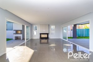 Casa em Condomínio à venda com 293m², 4 dormitórios, 4 suítes, 2 vagas, no bairro Alphaville em PORTO ALEGRE