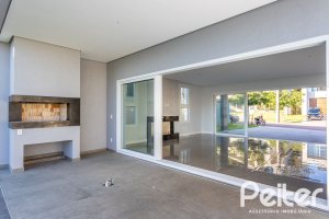 Casa em Condomínio à venda com 293m², 4 dormitórios, 4 suítes, 2 vagas, no bairro Alphaville em PORTO ALEGRE