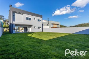 Casa em Condomínio à venda com 293m², 4 dormitórios, 4 suítes, 2 vagas, no bairro Alphaville em PORTO ALEGRE