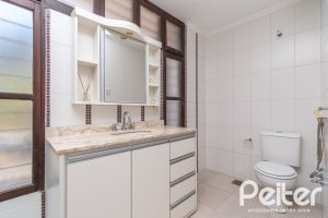 Casa à venda com 266m², 3 dormitórios, 2 suítes, 4 vagas, no bairro Jardim Isabel em Porto Alegre