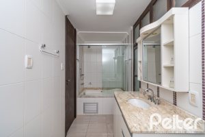 Casa à venda com 266m², 3 dormitórios, 2 suítes, 4 vagas, no bairro Jardim Isabel em Porto Alegre